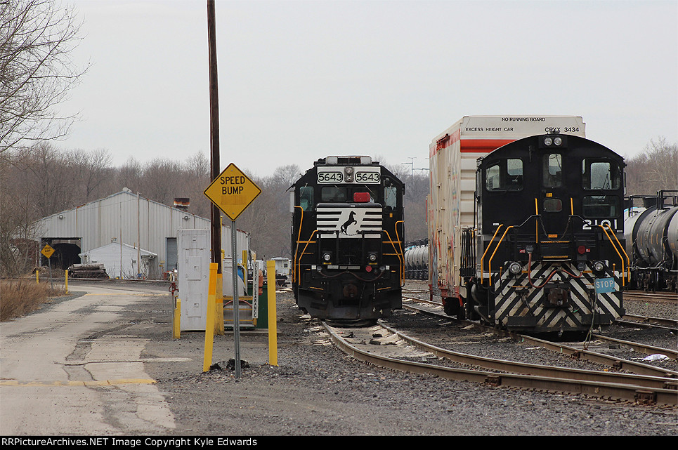 NS SW1001 #2101 and NS GP38-2 #5643
